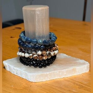 Selenite Charging Bracelet Display – Cylinder Tower with Natural Base